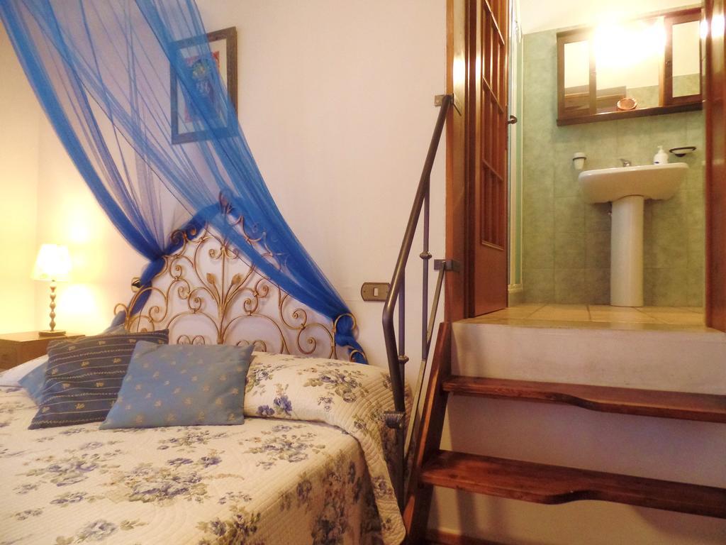 Villa San Rocco B&B 피옴비노 객실 사진