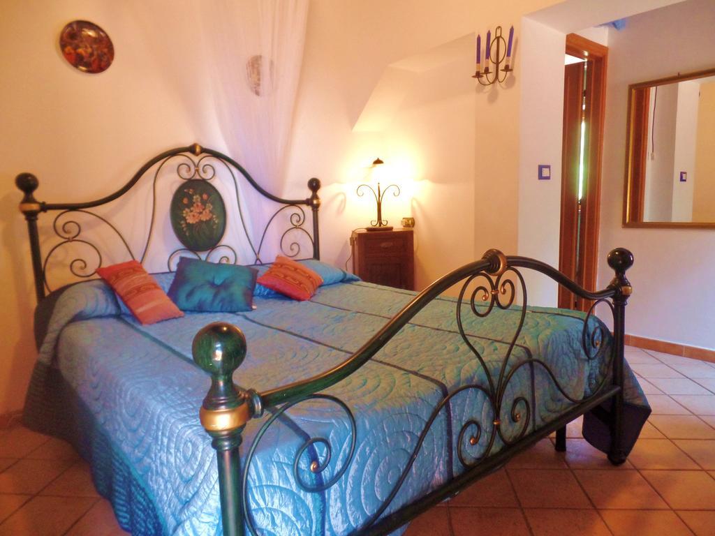 Villa San Rocco B&B 피옴비노 객실 사진